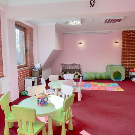 Hotel Szymbark Екстериор снимка
