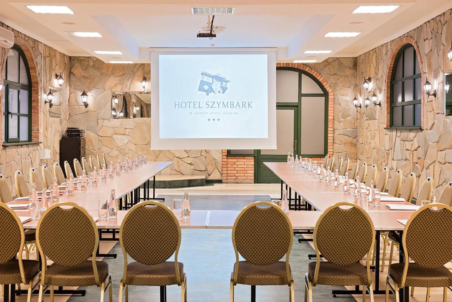 Hotel Szymbark Екстериор снимка
