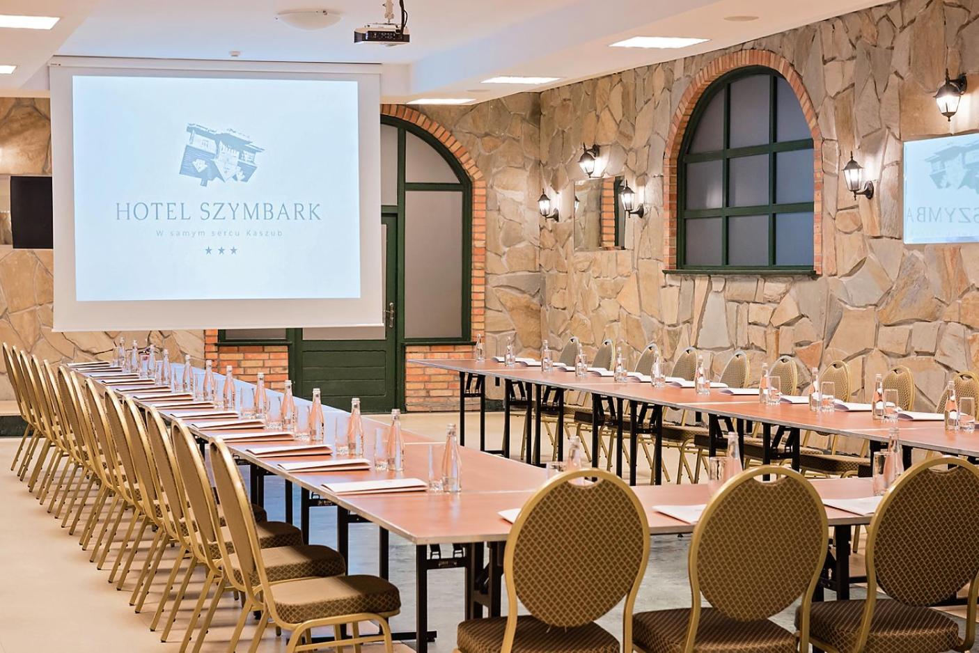Hotel Szymbark Екстериор снимка