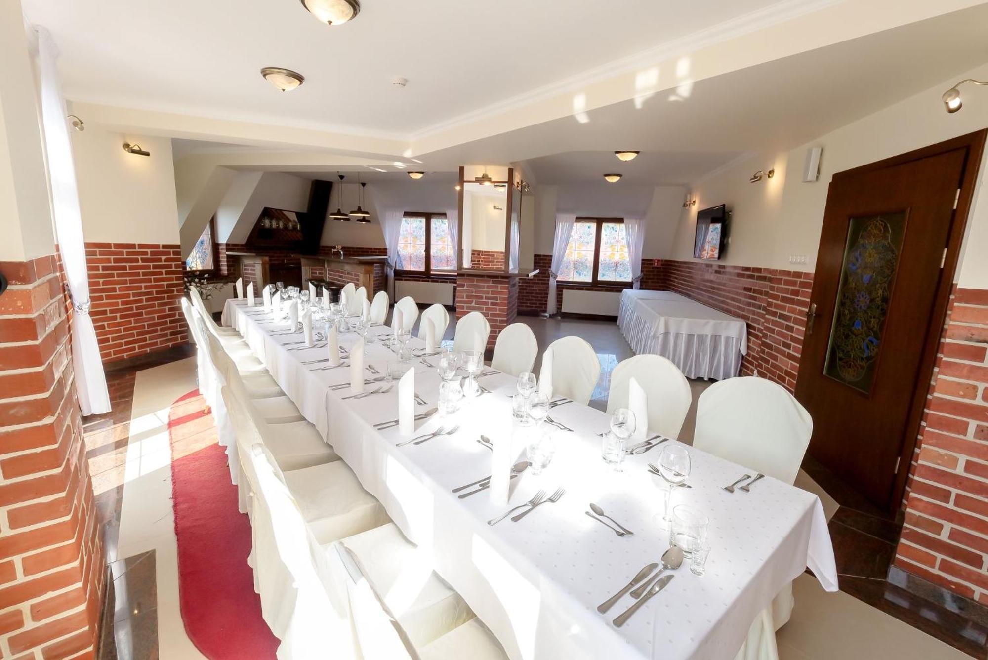 Hotel Szymbark Екстериор снимка