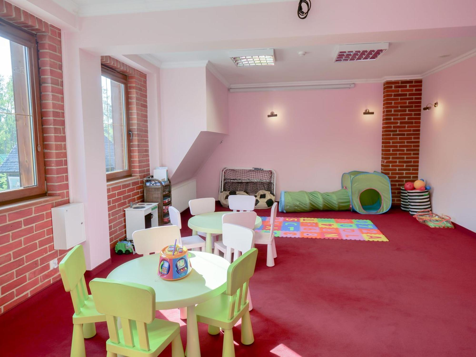 Hotel Szymbark Екстериор снимка