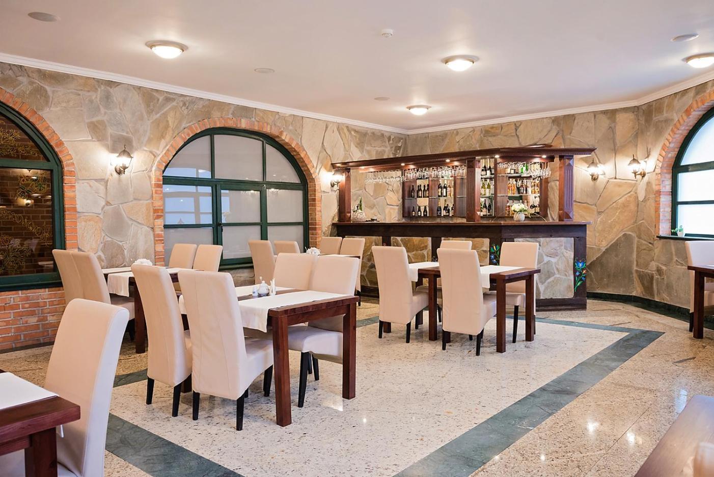 Hotel Szymbark Екстериор снимка