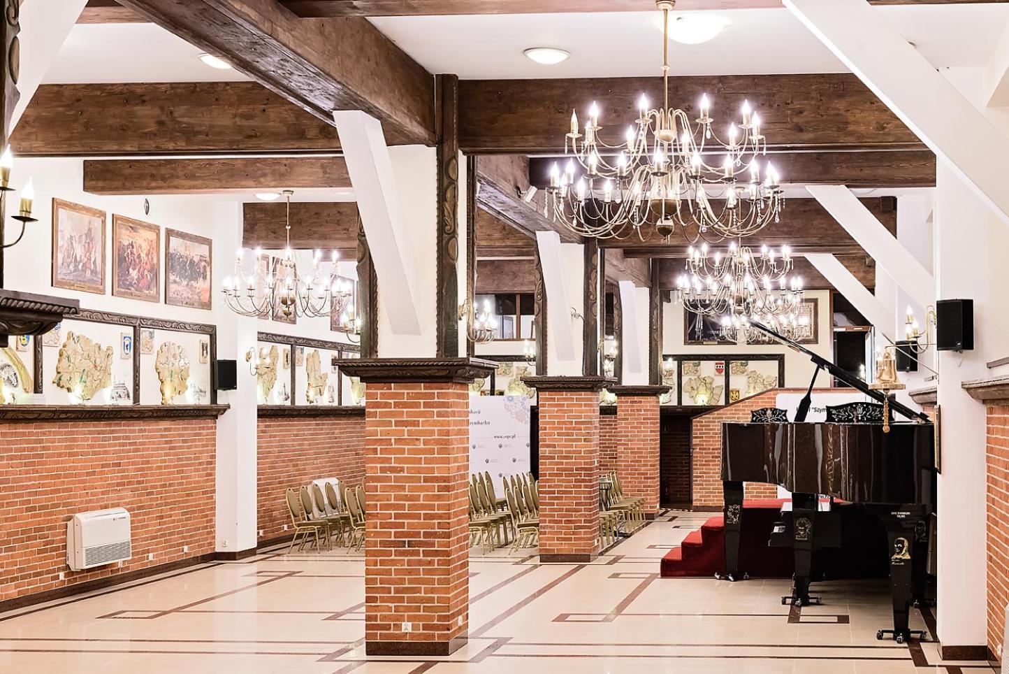 Hotel Szymbark Екстериор снимка