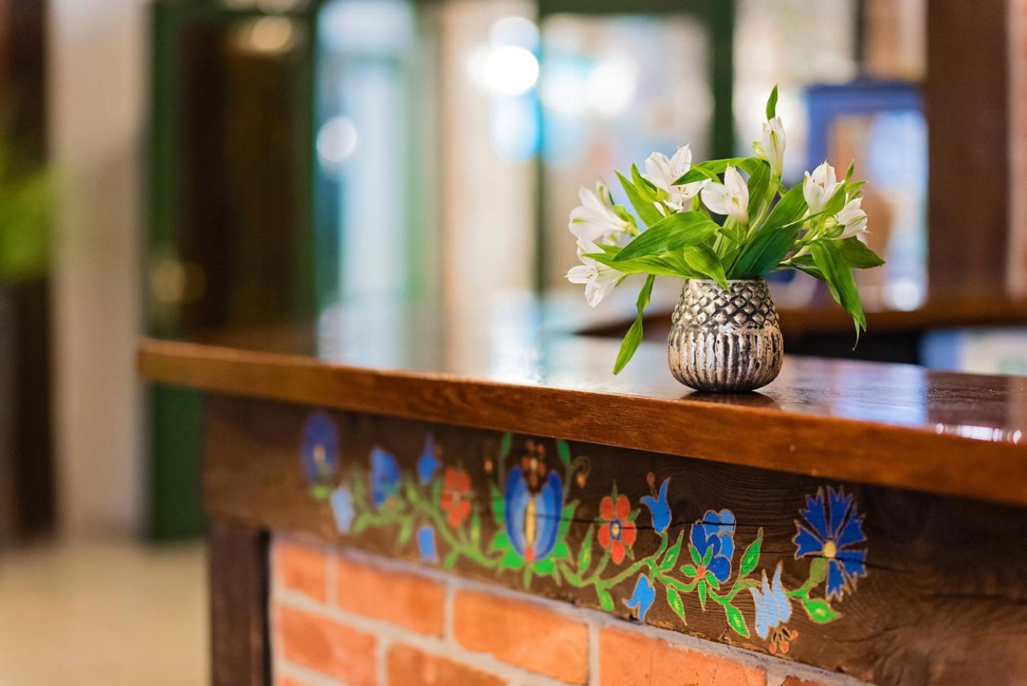 Hotel Szymbark Екстериор снимка