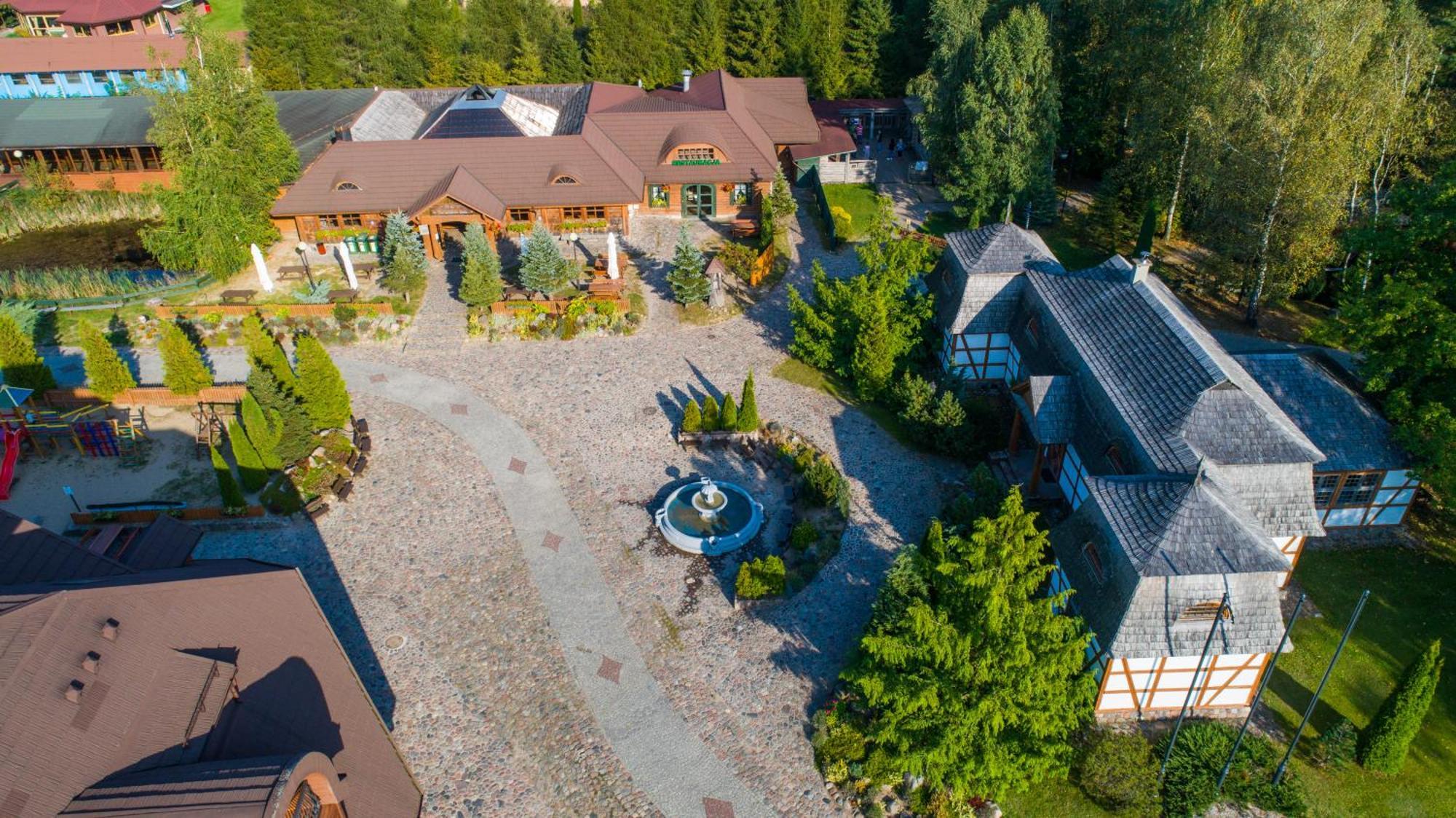 Hotel Szymbark Екстериор снимка