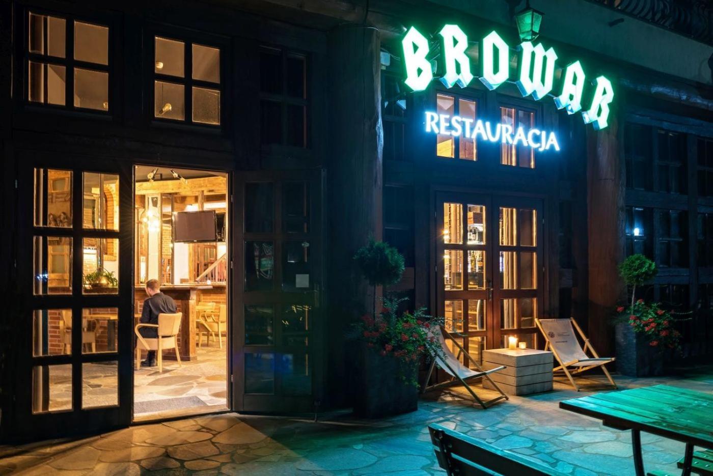 Hotel Szymbark Екстериор снимка