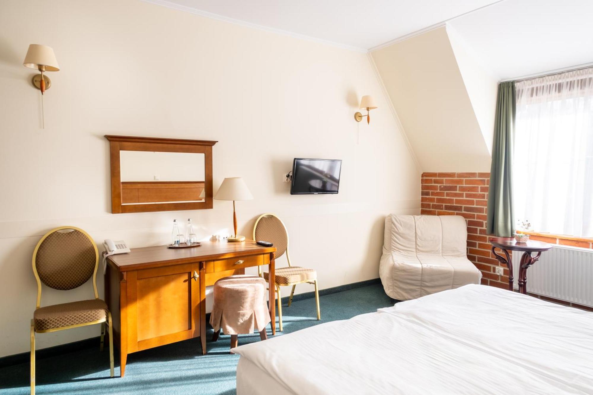 Hotel Szymbark Екстериор снимка