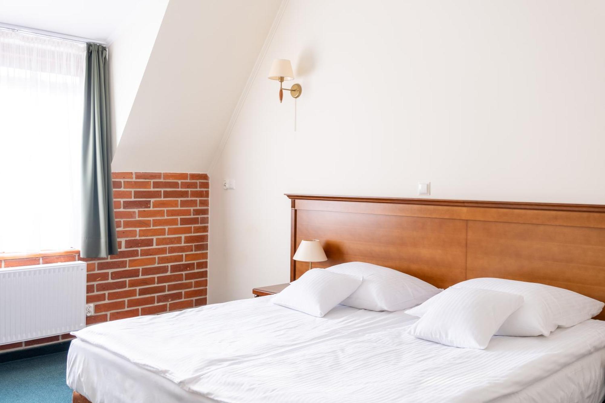 Hotel Szymbark Екстериор снимка