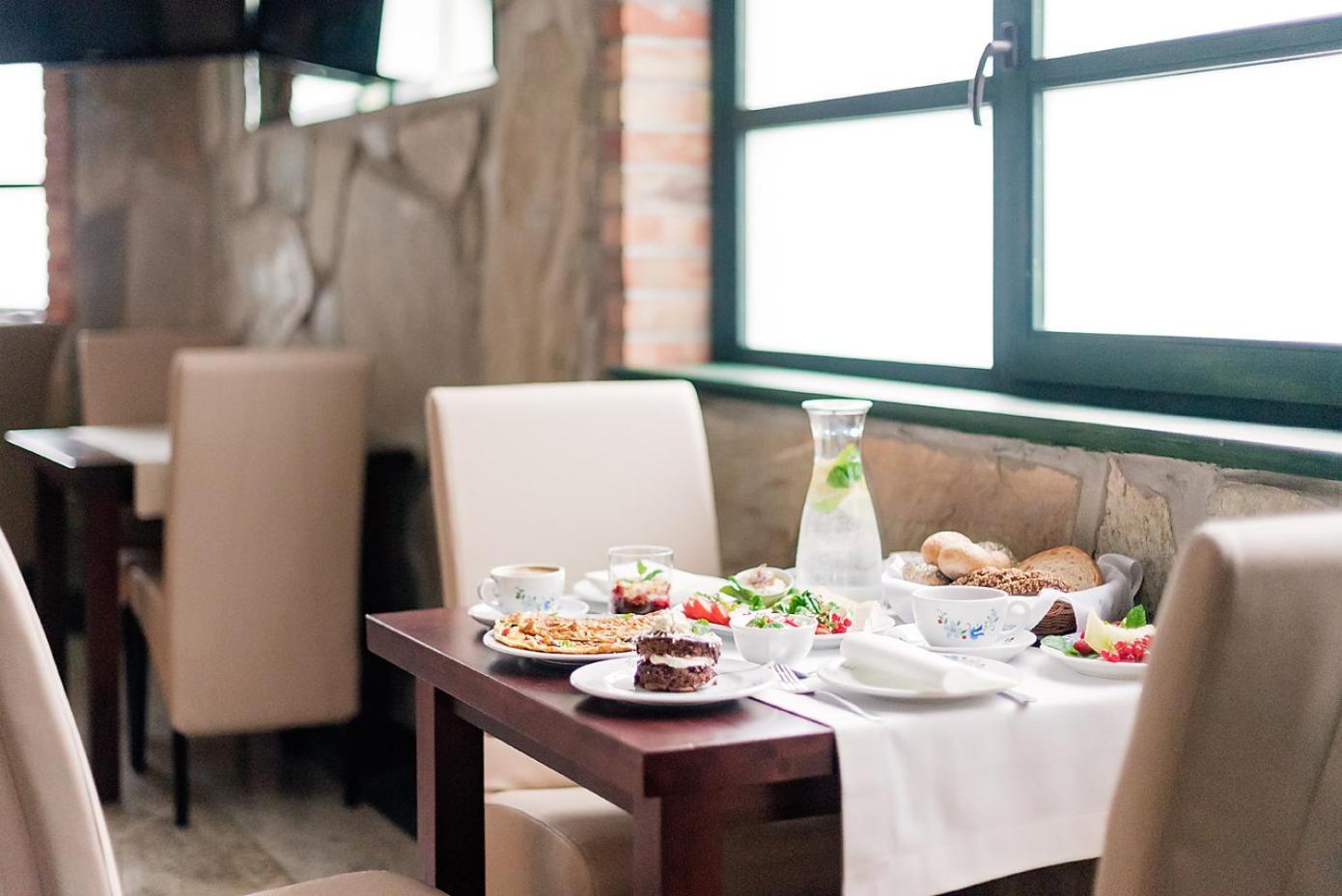Hotel Szymbark Екстериор снимка
