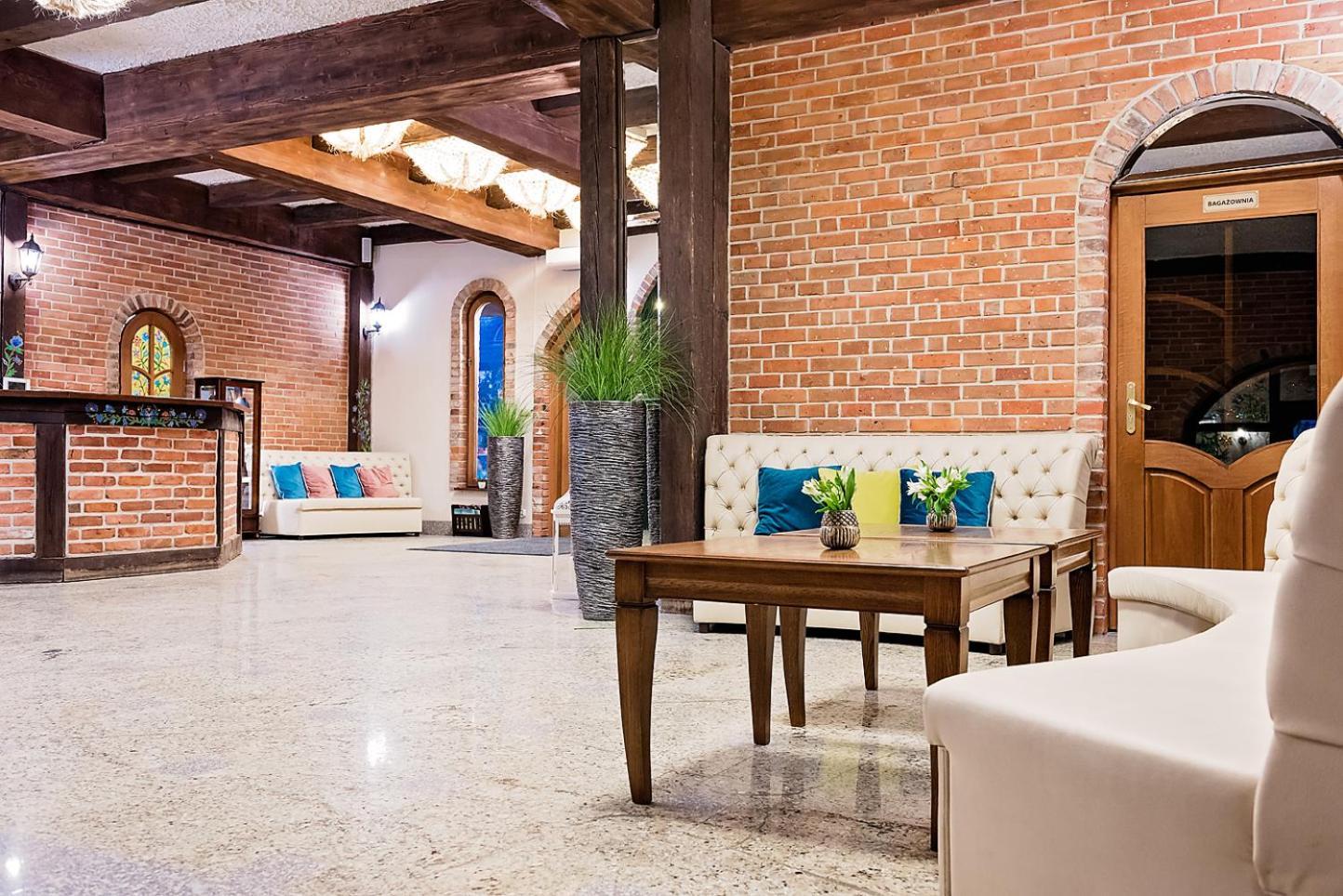 Hotel Szymbark Екстериор снимка